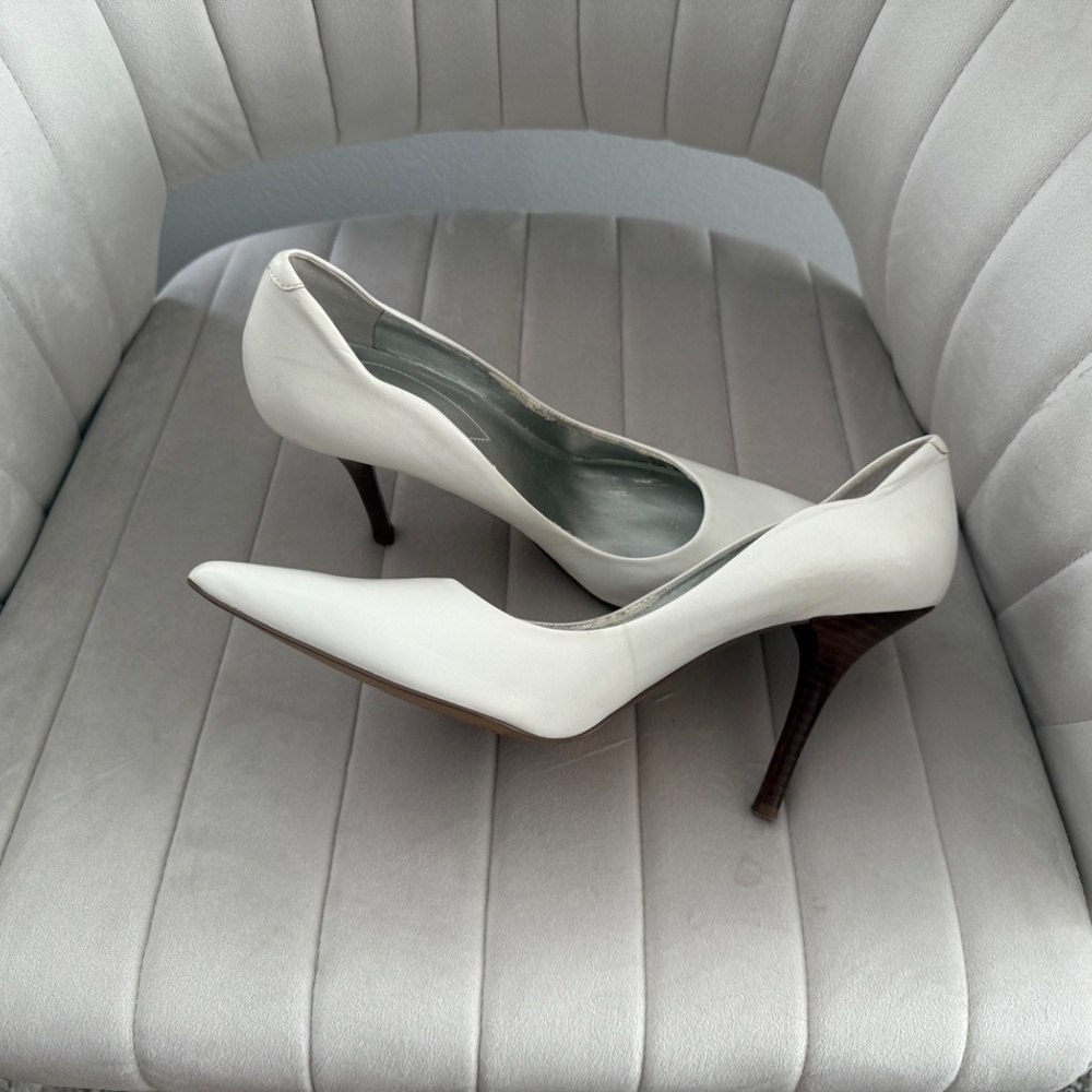 White Guess Shoes - 91/2